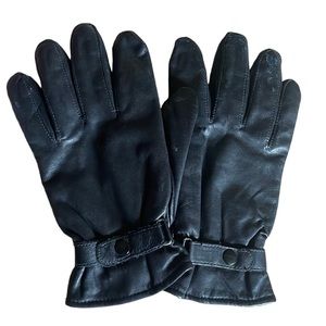 - Vintage leather buckle wrist gloves